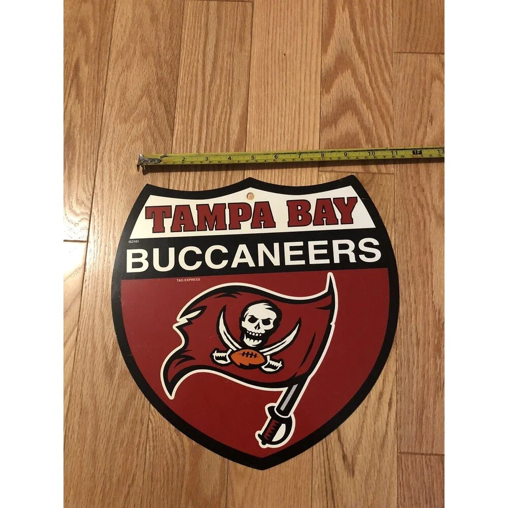 Tampa Bay Buccaneers NFL Graphic Logo‎ Wall Shield Pre-Owned Good Condition